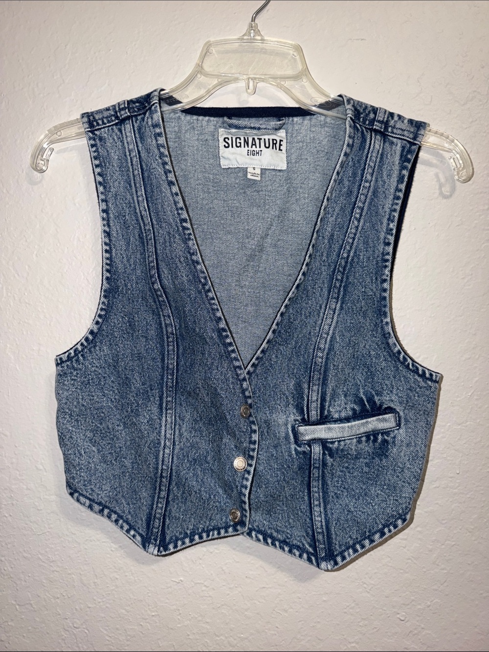 cropped, acid-wash denim vest Signature Eight featuring a V-neck